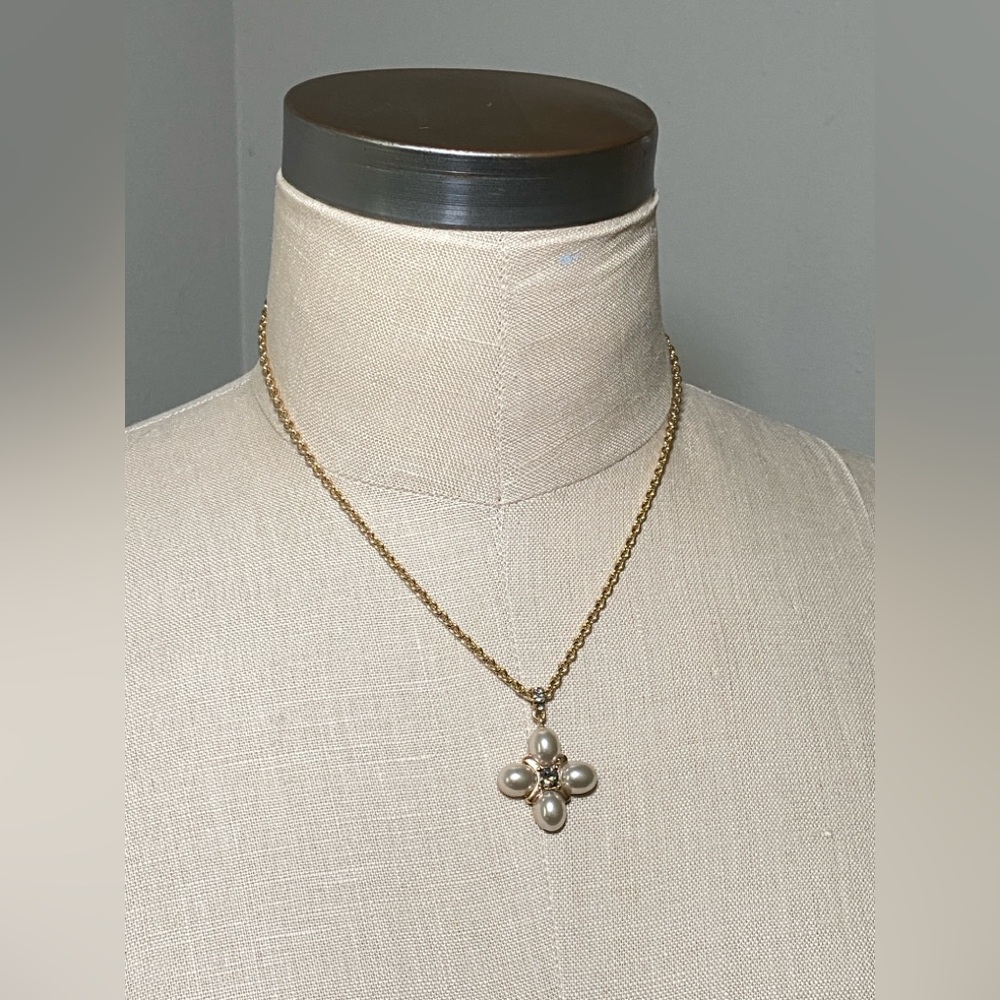 2028 Jewelry Gold-Tone Grey Costume Pearl w/ Black Diamond Accent